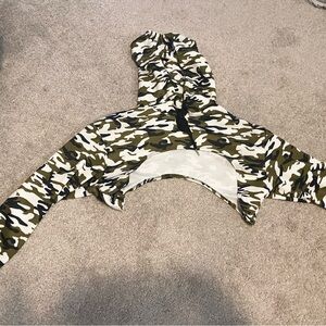 FashionNova Sweatshirt Camo Cut off Hoodie